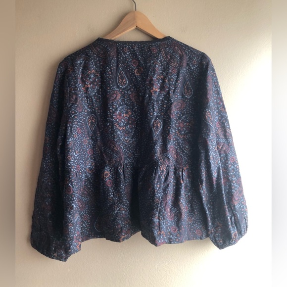 NEW Lucky Brand V Neck Floral Gray Shirt Size Medium Long Sleeve - Picture 4 of 8